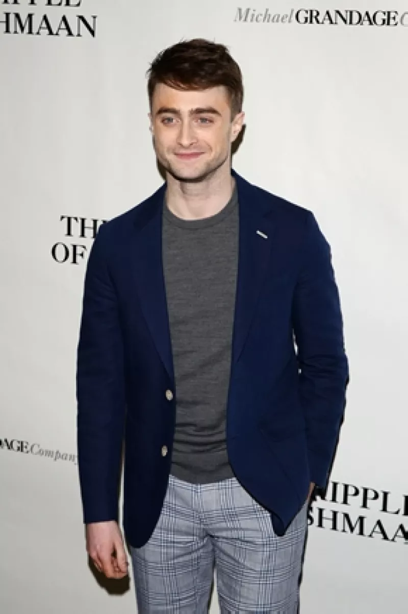 El actor, quien se hiciera famoso por su papel de Harry Potter, dijo que si saliera con una de sus admiradoras lo haría una persona rara.
