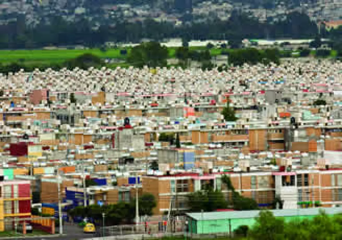 La falta de infraestructura básica, vivienda planeada y transporte adecuado restan competitividad a las ciudades. (Foto: Carlos Ferrer)