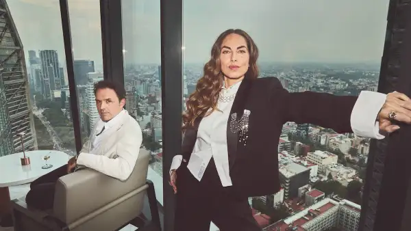 Fernando Rovzar y Bárbara Mori posan para la lente de Quién. 