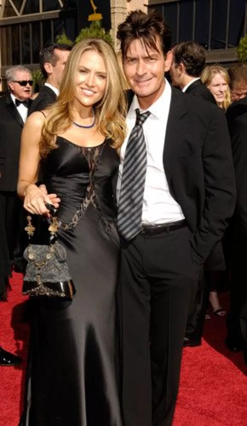 Brooke Mueller dio a luz el pasado sábado en Los Ángeles a dos niños, a quienes ella y el actor llamarán Bob y Max.