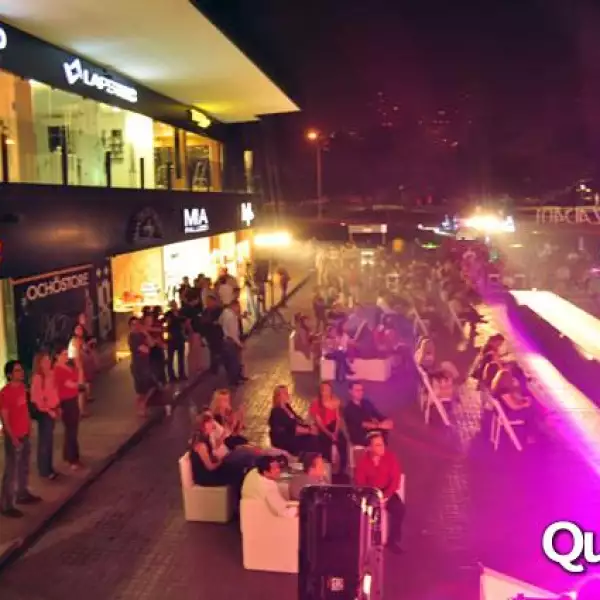 Desfile en la Plaza 401