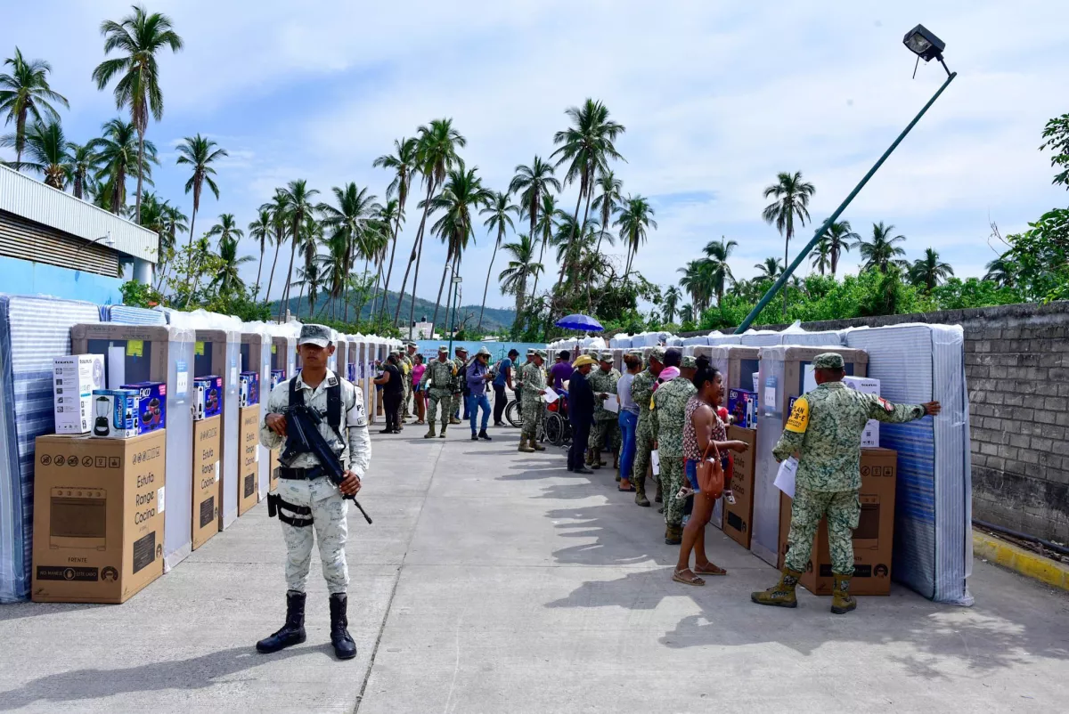 Entrega Enseres Huracán Otis