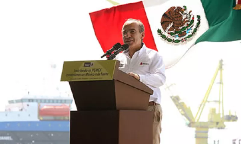 Felipe Calderón presumió que en su gobierno se lleva a cabo la mayor inversión que se haya hecho en Pemex. (Foto: Cortesía Presidencia)
