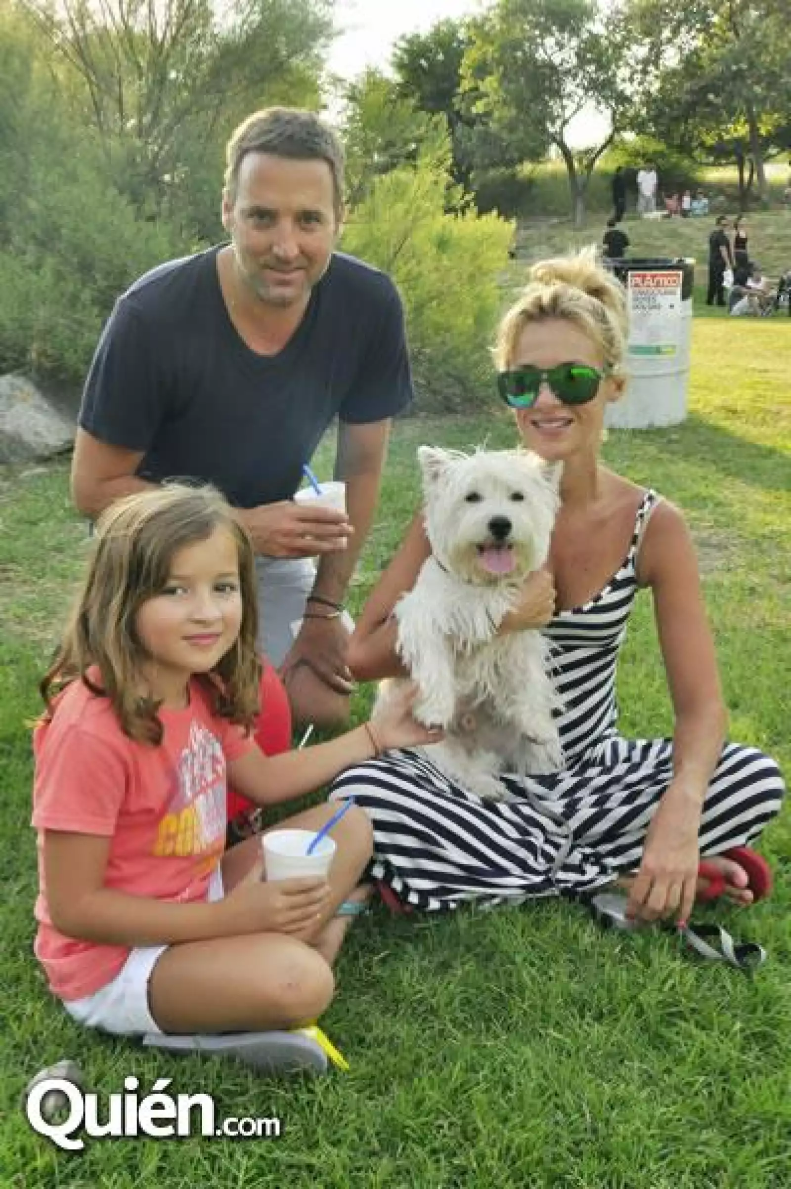 Mauricio Lobeira,Sofía Medellín,Gala Lobeira y Budha