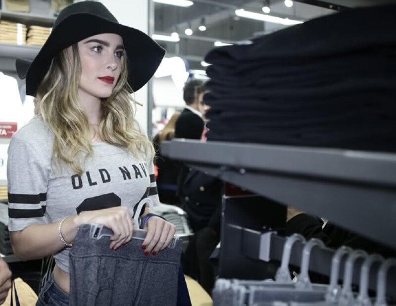 Durante la apertura de Old Navy, la cantante confesó que ya se encuentra trabajando en su línea de ropa.