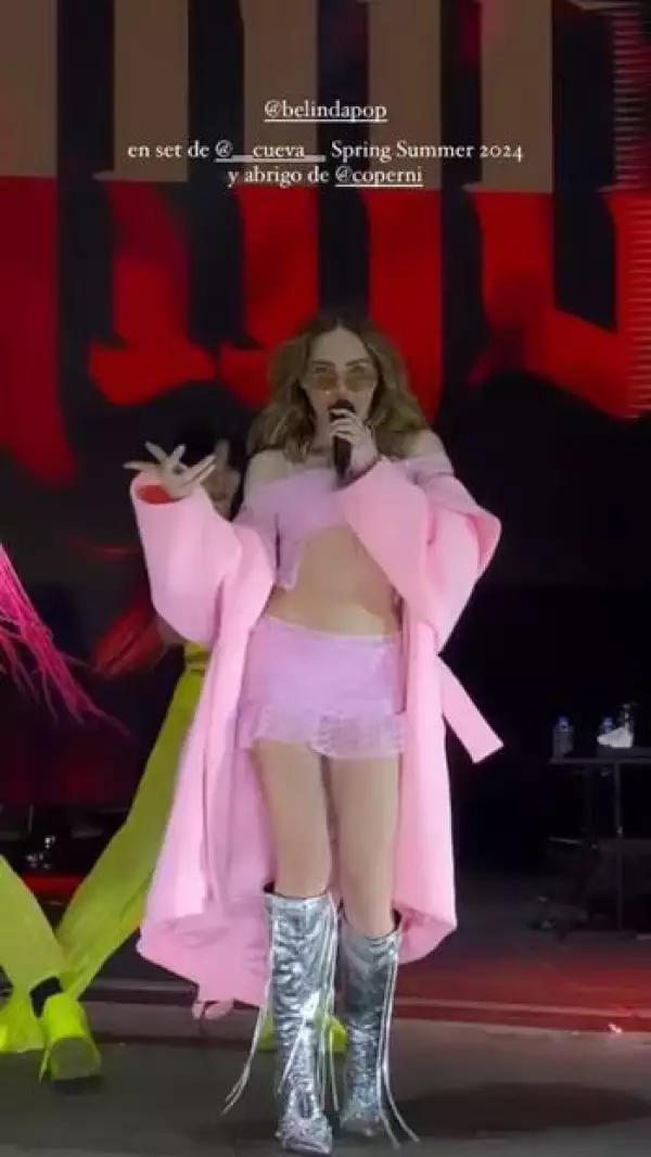 Belinda en un look firmado por Cueva. 