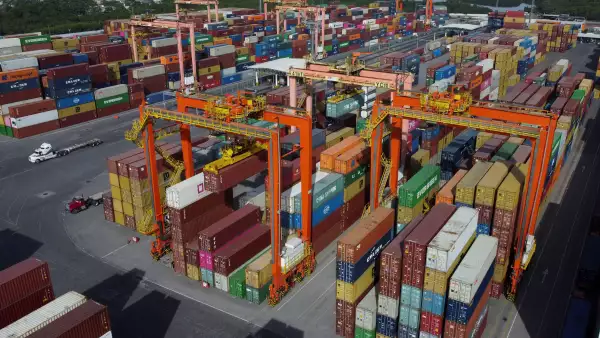 Exportaciones mexicanas crecen en abril pese a presiones externas