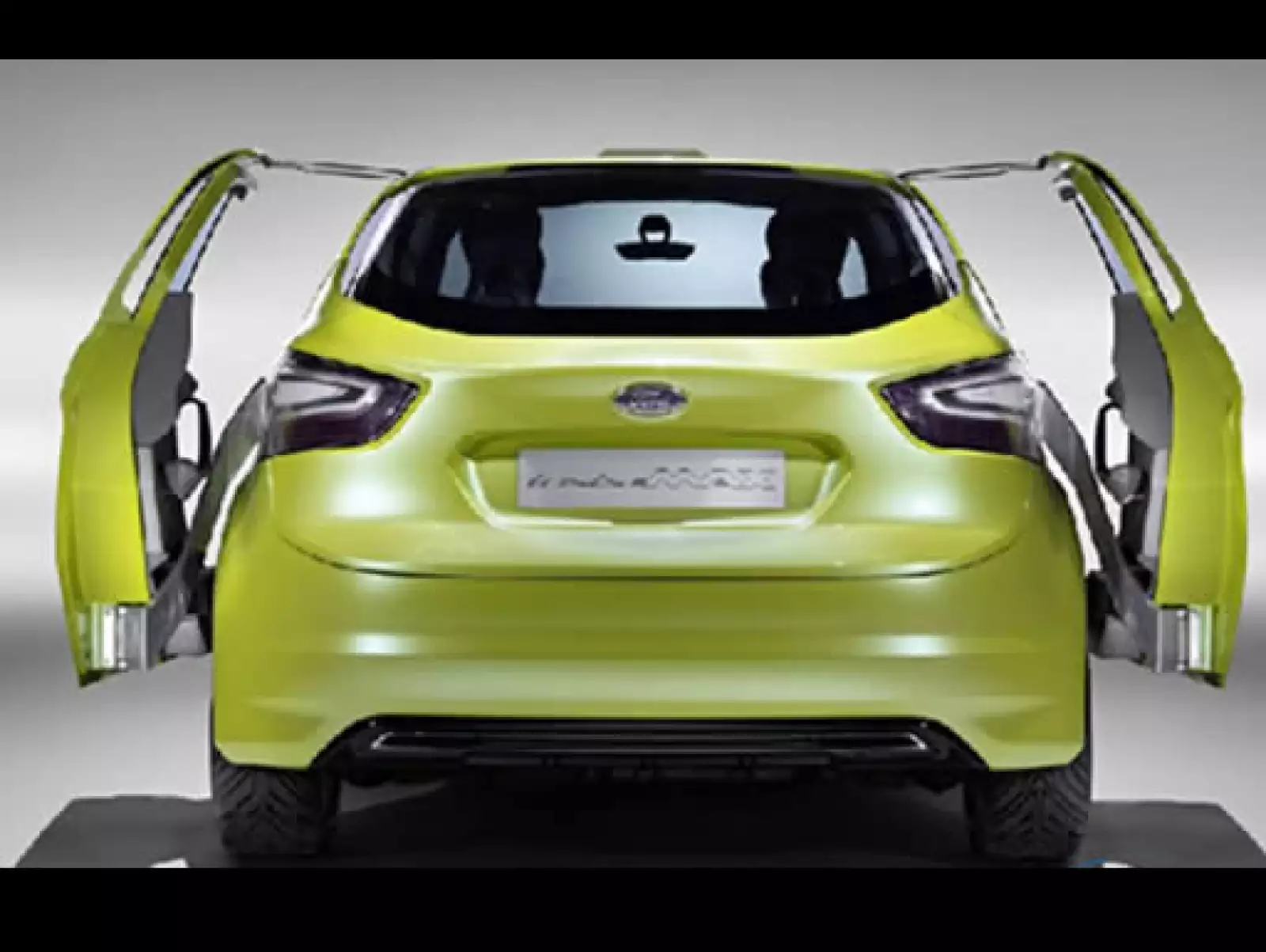 Este modelo cuenta con un diseño innovador que conjunta diferentes formas geométricas en un solo automóvil.