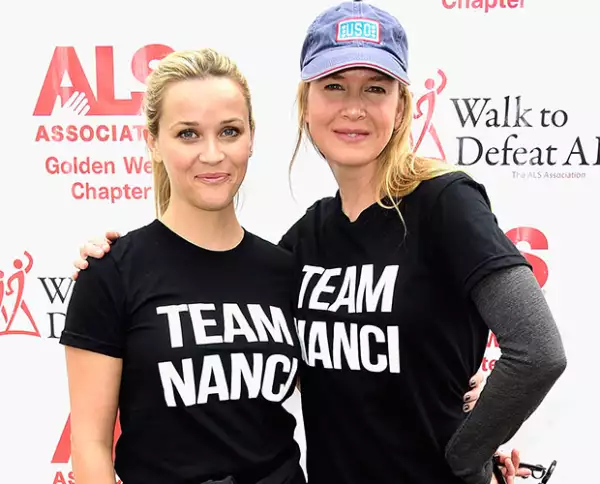 Renée junto a Reese Witherspoon.