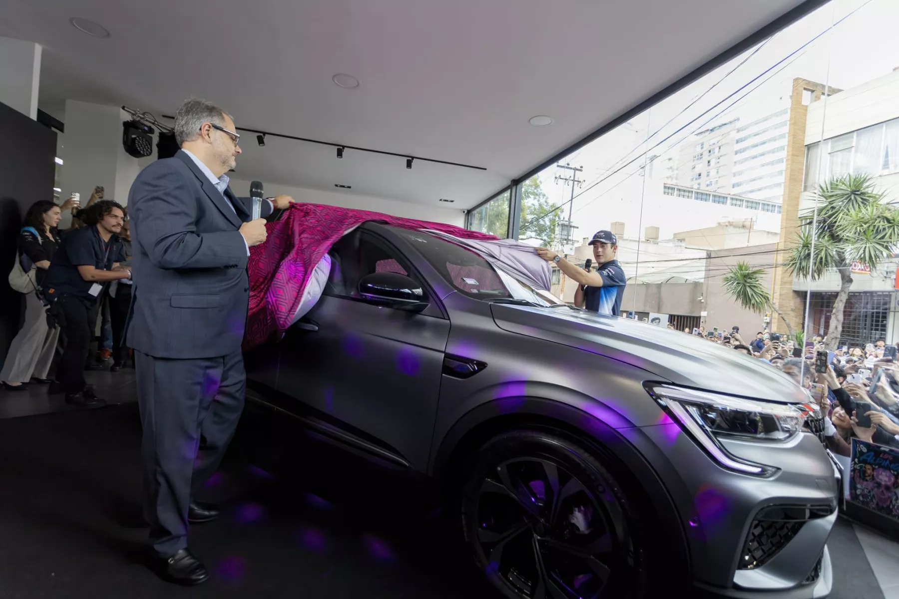 Renault pausa lanzamiento de eléctricos para enfocarse en híbridos y a gasolina