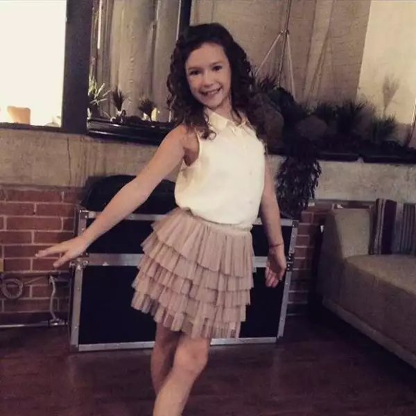 Mía actualmente protagoniza el musical Annie.