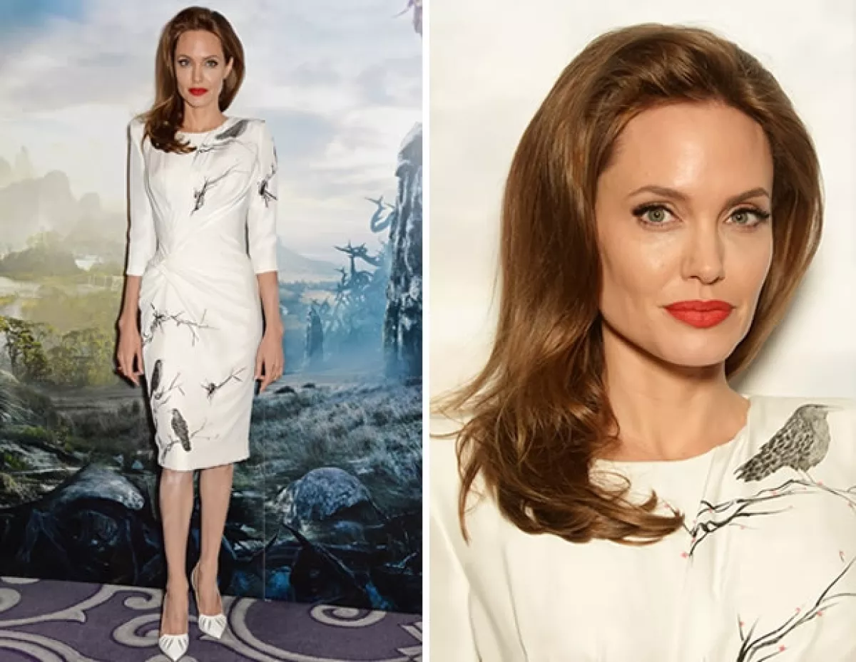La actriz asisitió al photocall de Maléfica en Londres llevando un look en blanco, el cual fue muy comentado ya que en los dos eventos anteriores optó por el color negro.