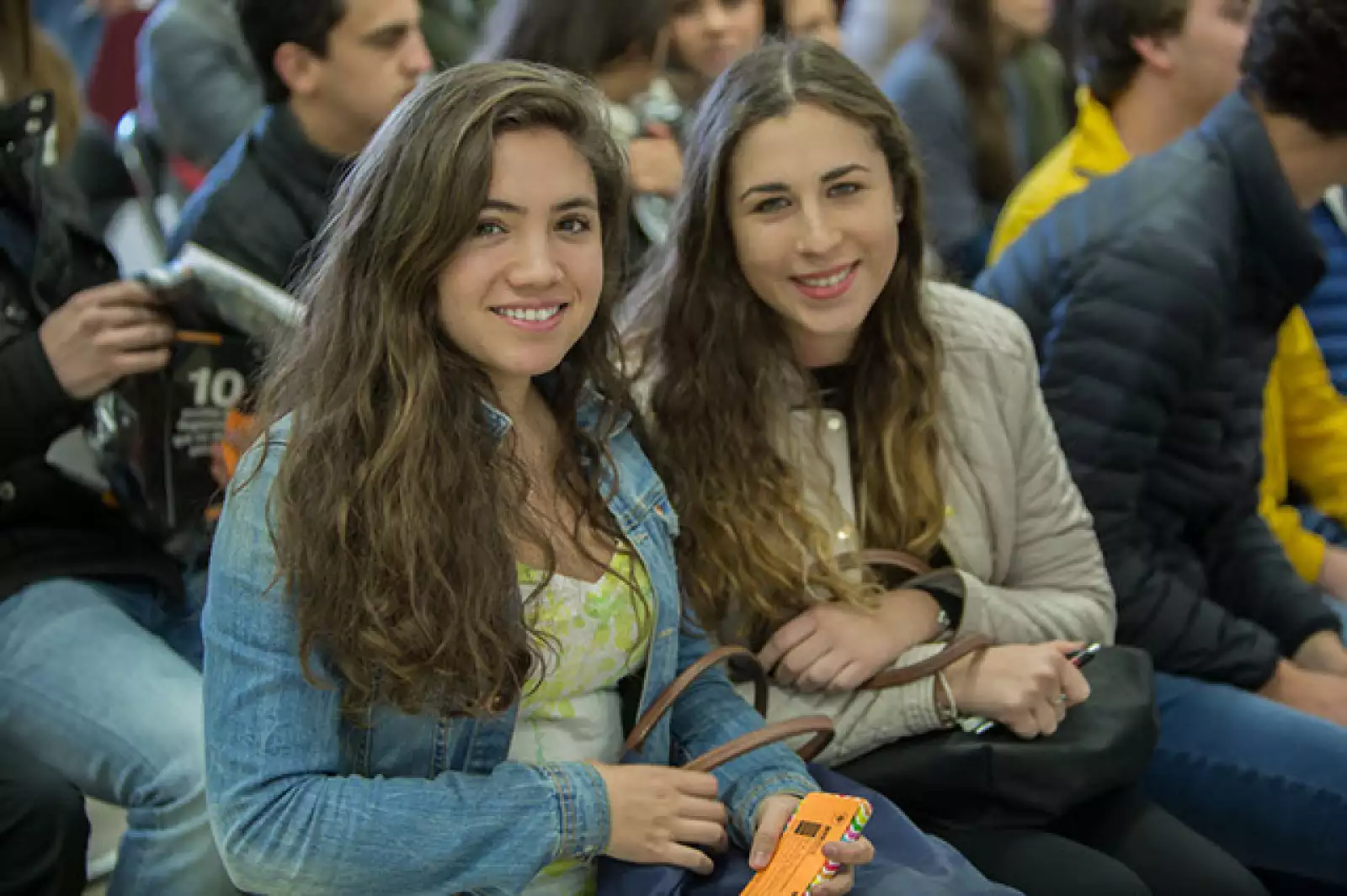 Ana Sofía Sobrevia,Ruth González