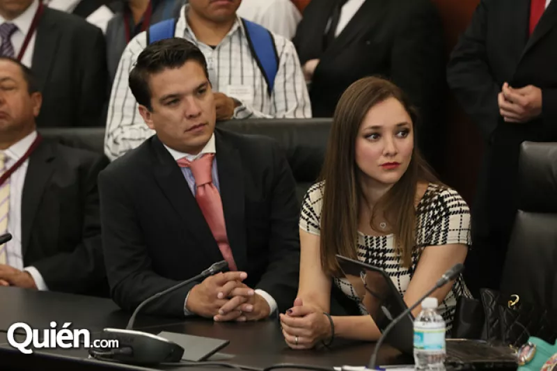 Después de que un medio de circulación nacional hablara de las preferencias sexuales del político -que ocasionaron su crisis matrimonial-, tanto él como su esposa respondieron en Twitter.