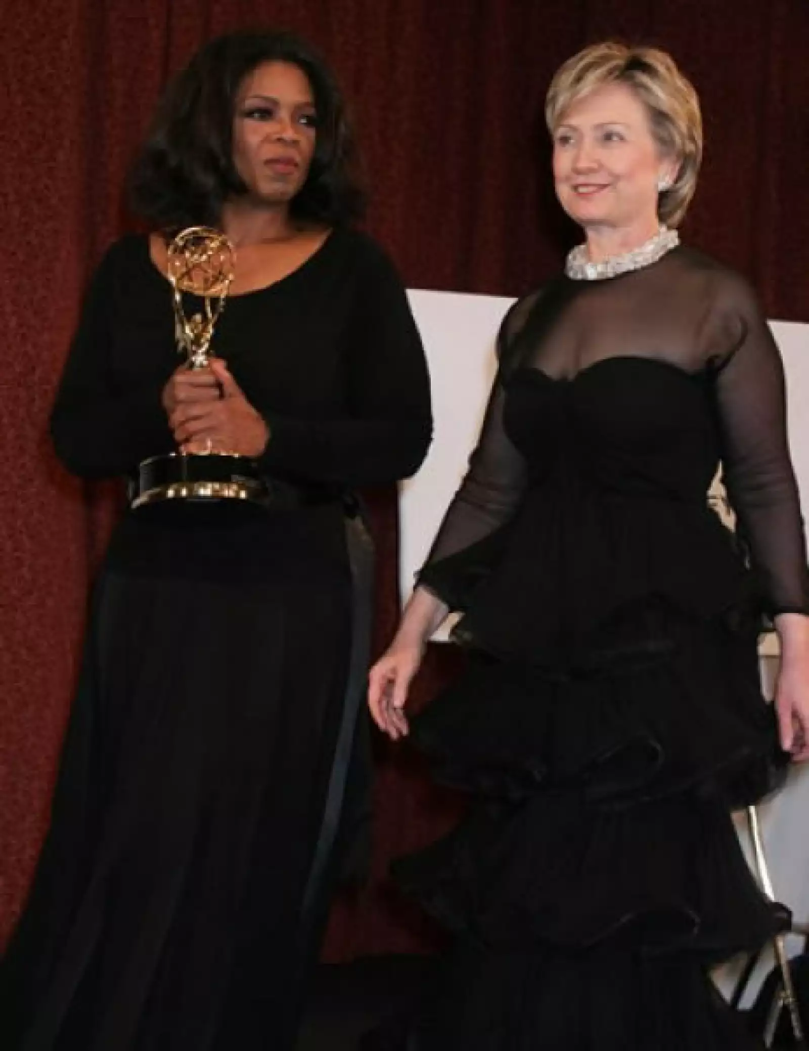 En la entrega del Emmy en 2005 llevó un vestido más atrevido, con malla y escote. Es el mismo que usó unos años antes en el Concierto para Nueva York, en 2001.