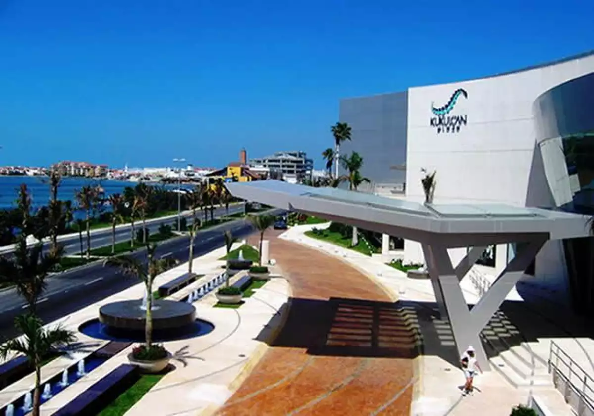 Plaza Kukulcan