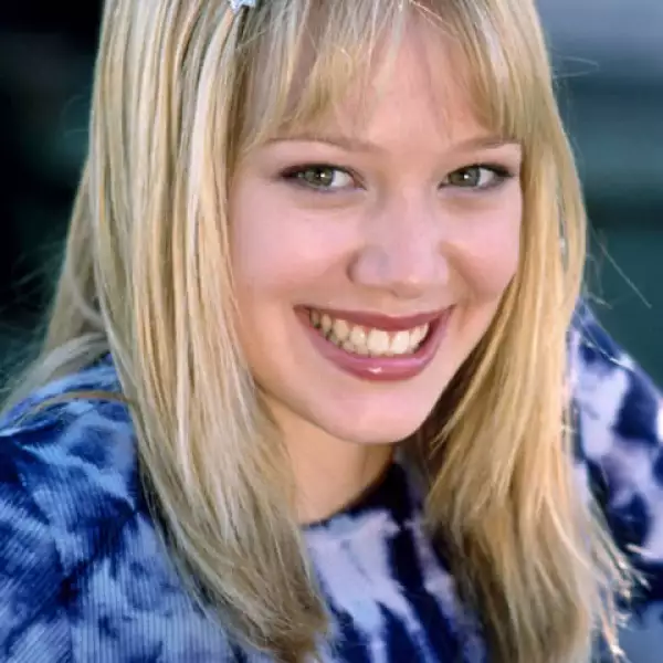 La serie que se transmitía en Disney Chanel tuvo tal éxito que Duff decidió comenzar a cantar.