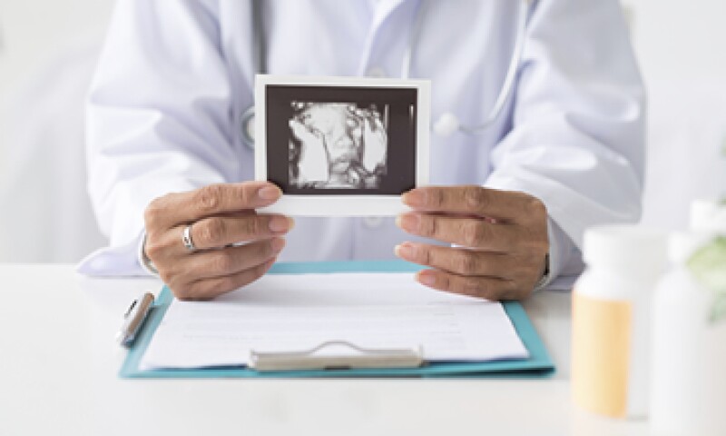 Cada vez son más los pacientes que buscan concebir y tratarse en México hasta por un millón de dólares. (Foto: iStock by Getty Images)