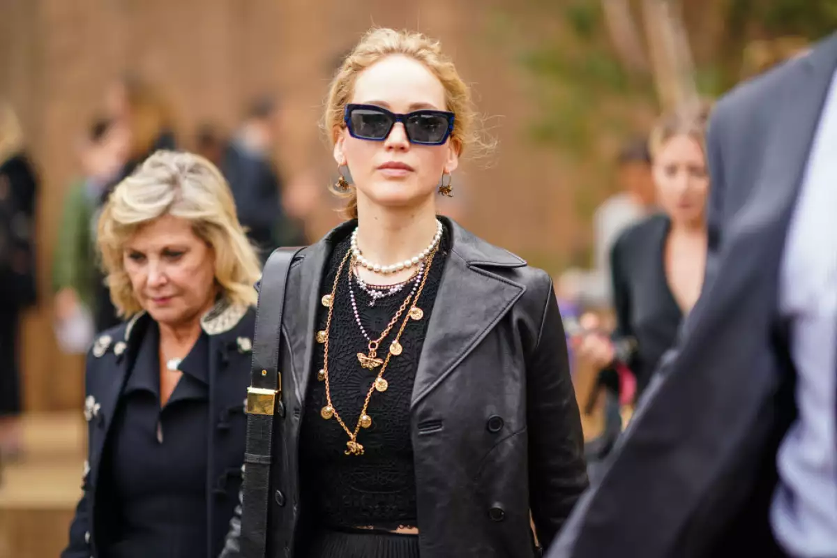 Street Style : Paris Fashion Week - Womenswear Spring Summer 2020