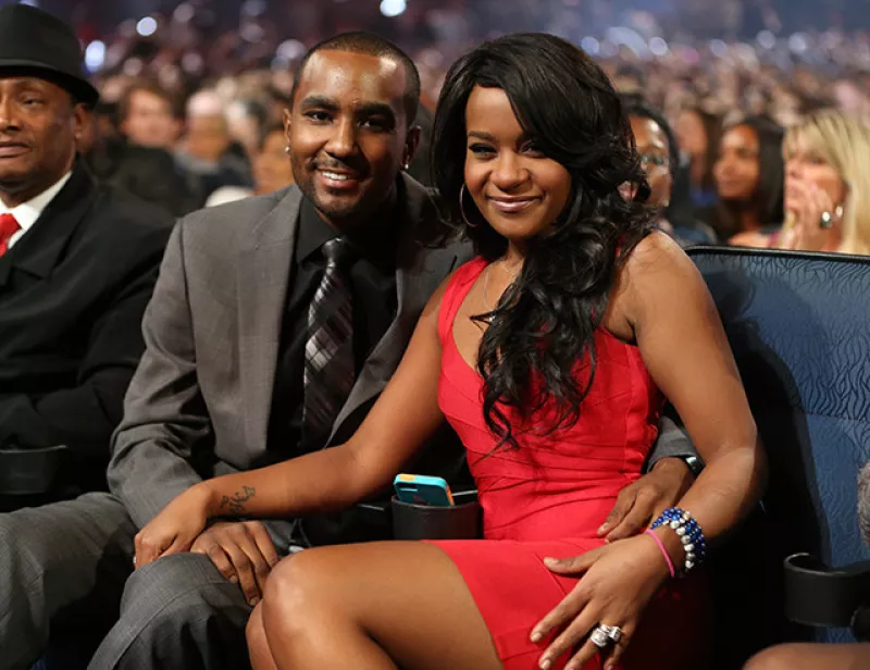 La hija de Whitney Houston, Bobbi Kristina, también siguió los pasos de su madre con su novio, Nick Gordon.