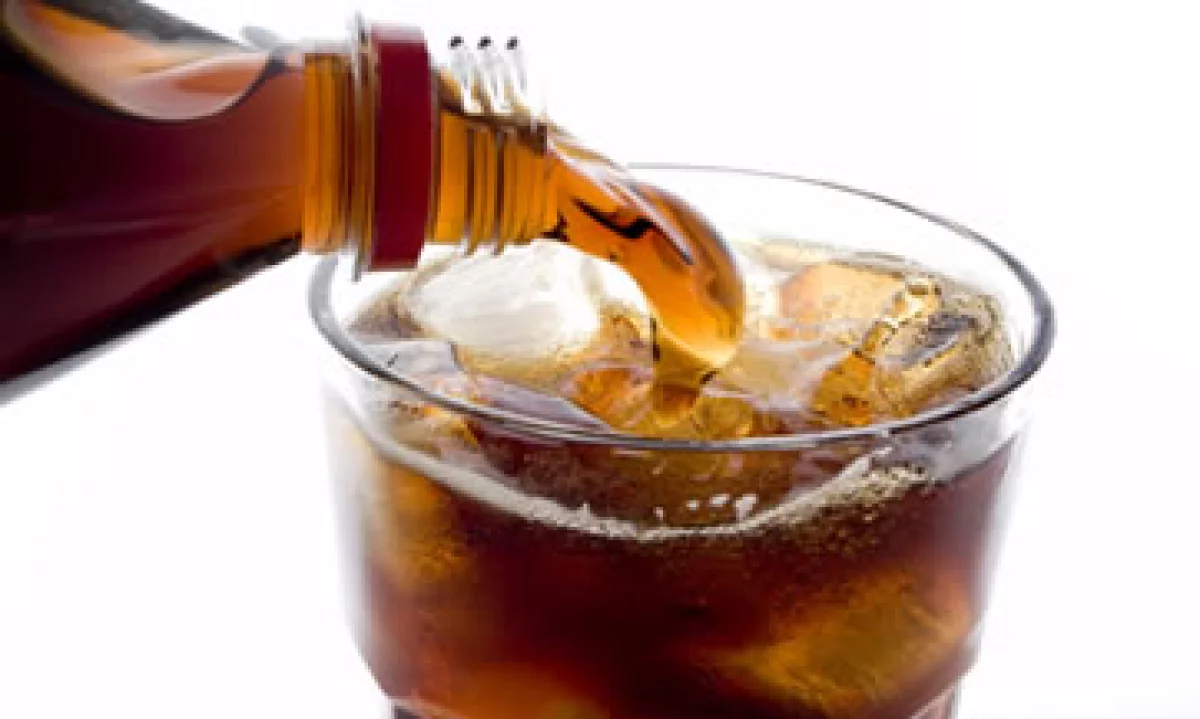 Entre 25 y 30% de las ventas totales de los pequeños comerciantes corresponden al refresco. (Foto: Getty Images)