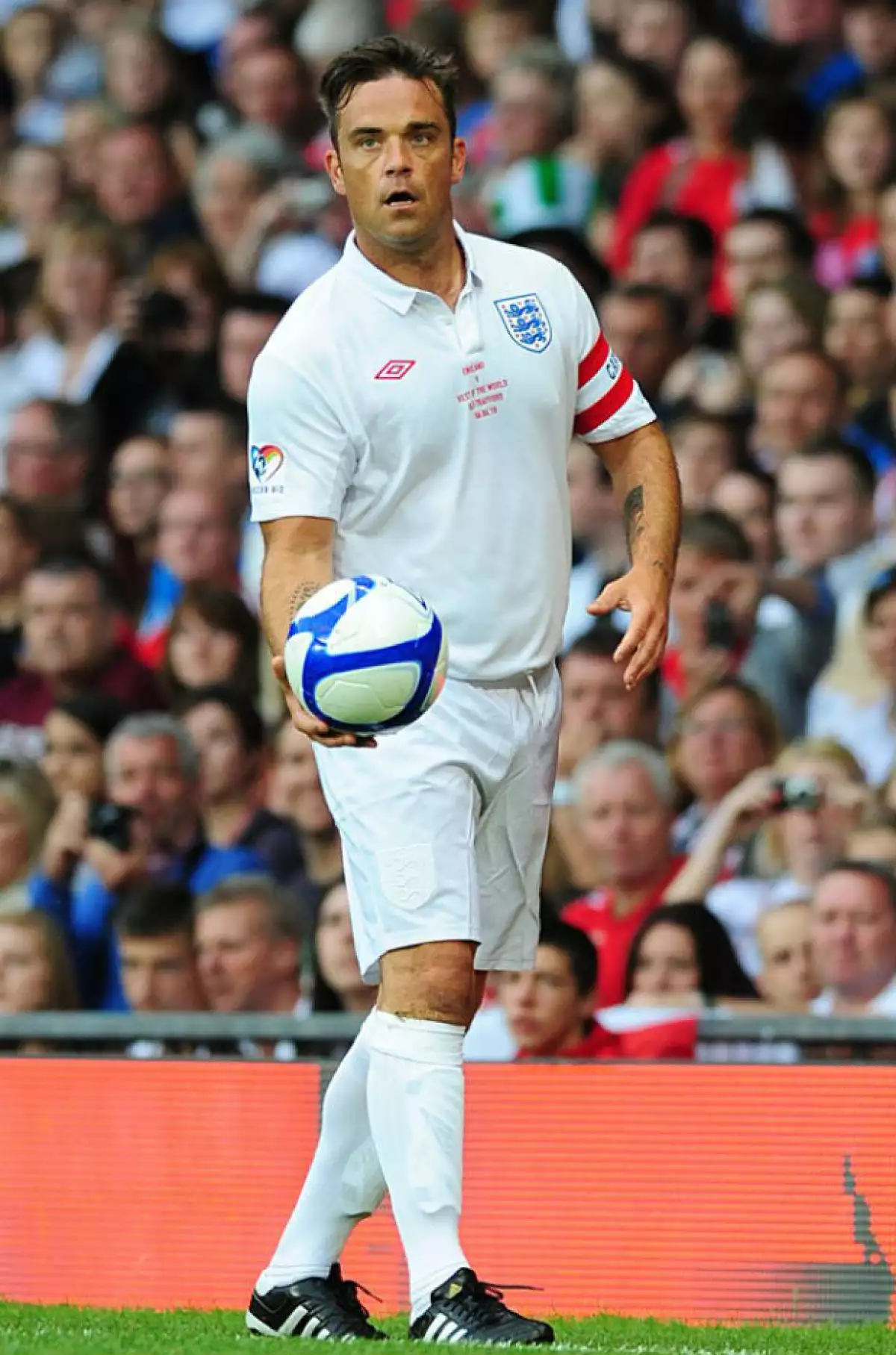 Robbie en el torneo Soccer Aid en Londres.