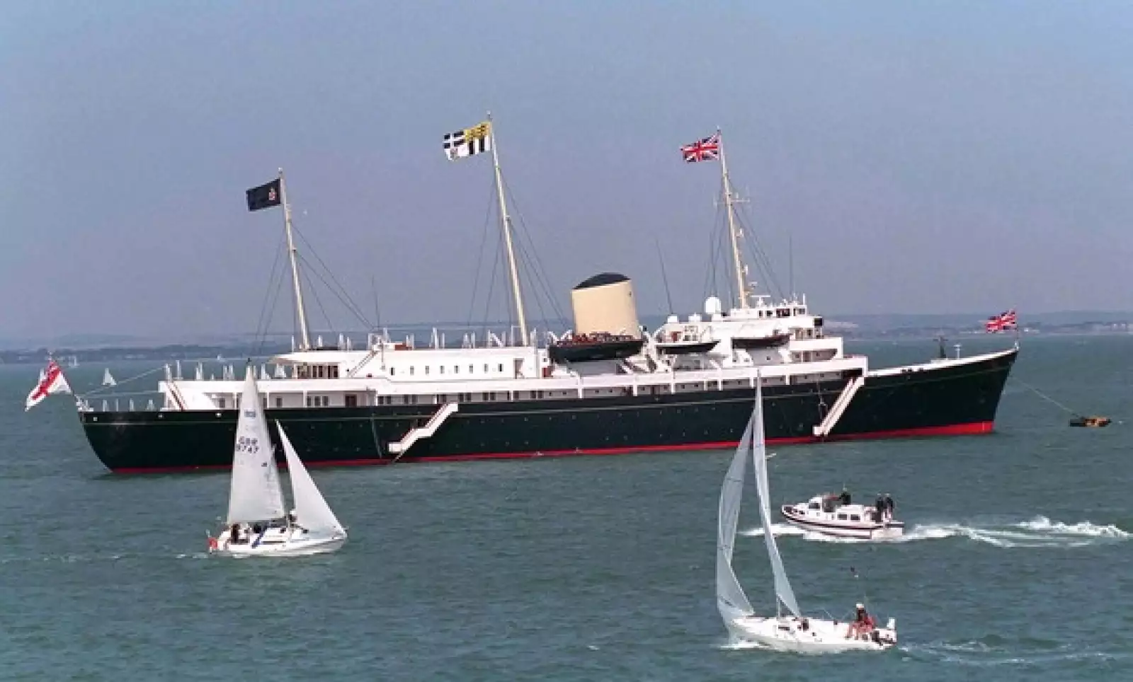 britannia yate veleros