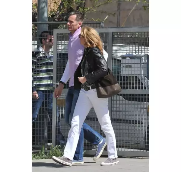 La infanta Cristina y su esposo unos días antes de rendir declaración como sospechosa en el caso de su esposo hace algunos meses.