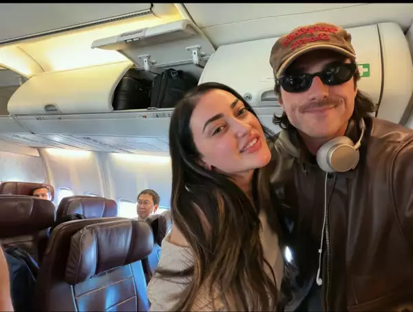 jacob-elordi-fan-gesto-aeropuerto