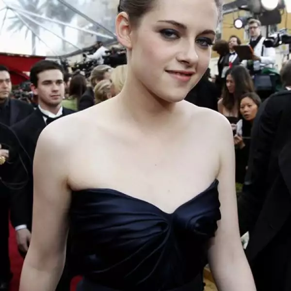 En los últimos Oscar, presentó junto a su coestrella, Taylor Lautner, una serie-tributo de películas de horror.