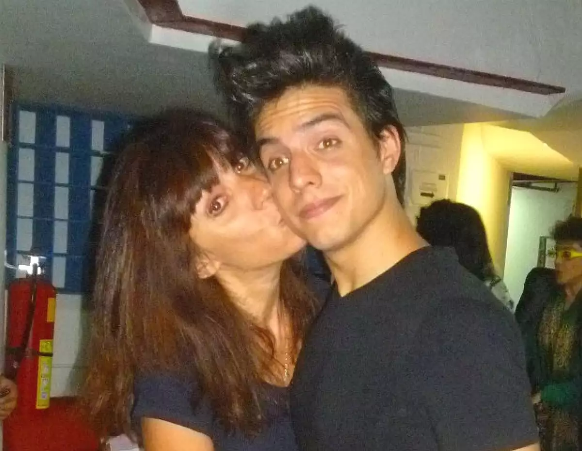 Sin previo aviso, Silvana Prince viajó desde Los Angeles para apoyar a su hijo en su participación protagónica del domingo pasado en el exitoso musical.