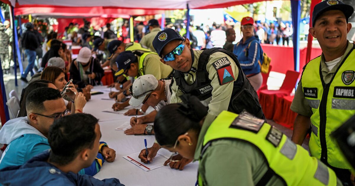 Venezuela askeri rezervi bizim tarafımızdan “tehditle” karşı karşıya bırakıyor