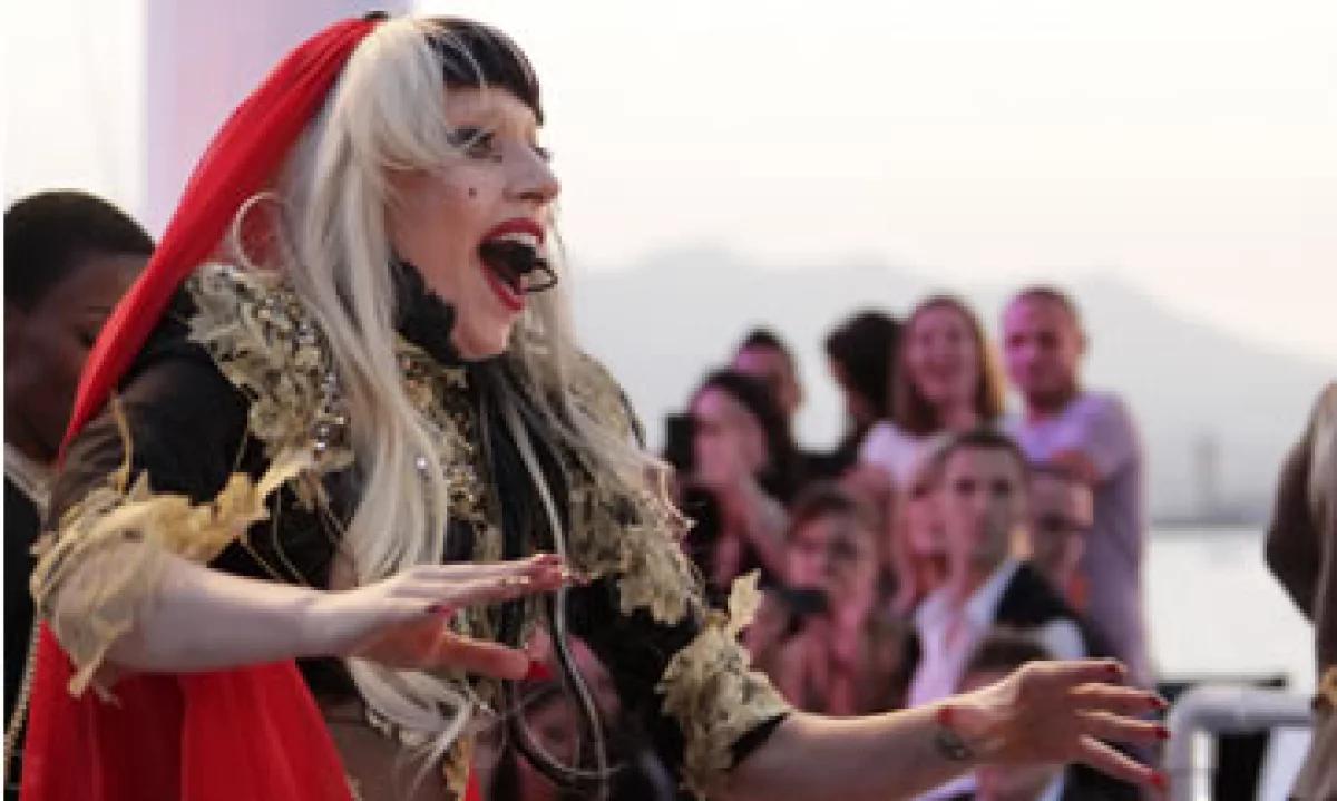 La letra del nuevo video de Lady Gaga se refiere a cómo vivir los últimos instantes de la vida. (Foto: AP)