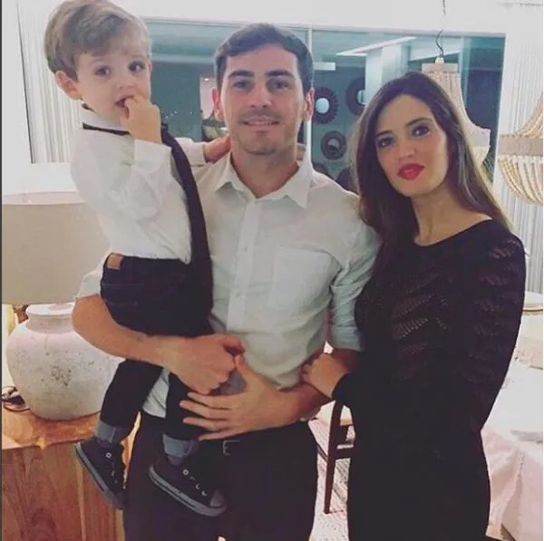 Sara e Iker tienen un encantador hijo de nombre Martín, de dos años de edad.