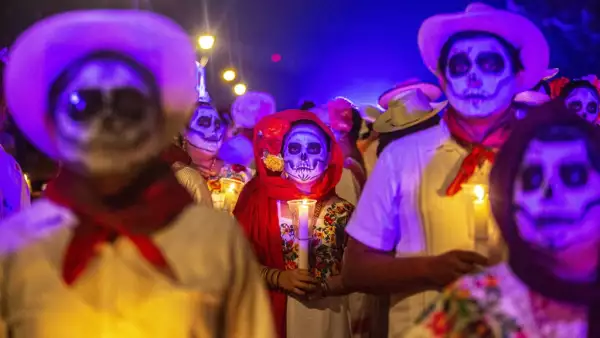 Día de muertos en México: así es como se celebra en distintas partes del país, con ofrendas hasta exhumaciones