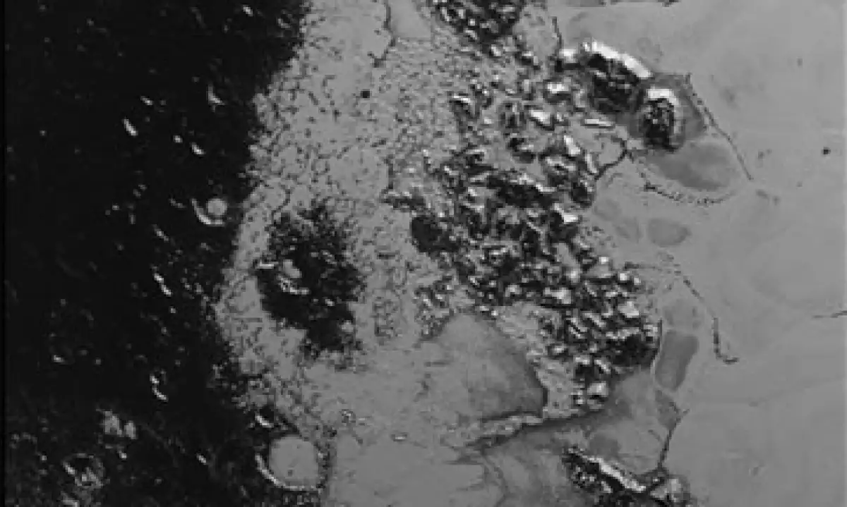 El sistema montañoso se encuentra en el centro del planeta enano. (Foto: NASA/JHUAPL/SWRI)