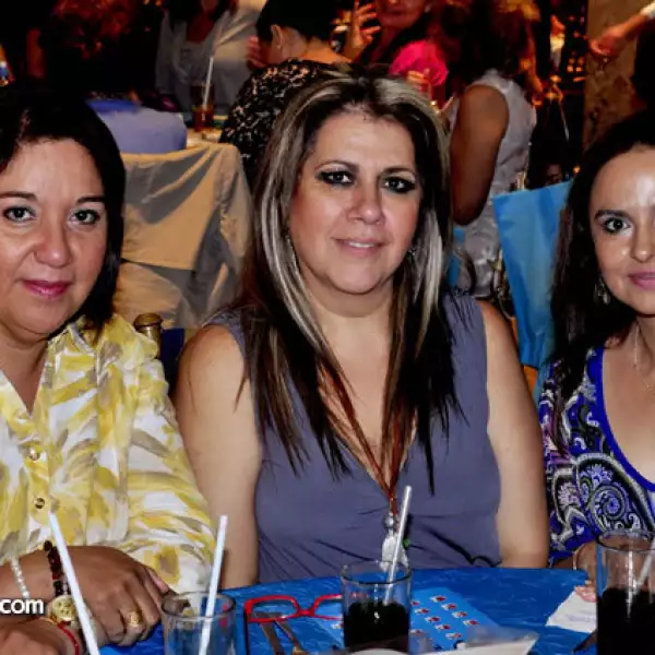 Mary de Martínez, Rebecca de Molano y Gaby Ambriz