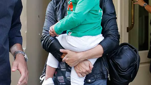 La mañana de este domingo, la colombiana, sus hijos y sus suegros desayunaron en un restaurante de Barcelona para celebrar el cumpleaños 84 de su papá. Gerard Piqué brilló por su ausencia.