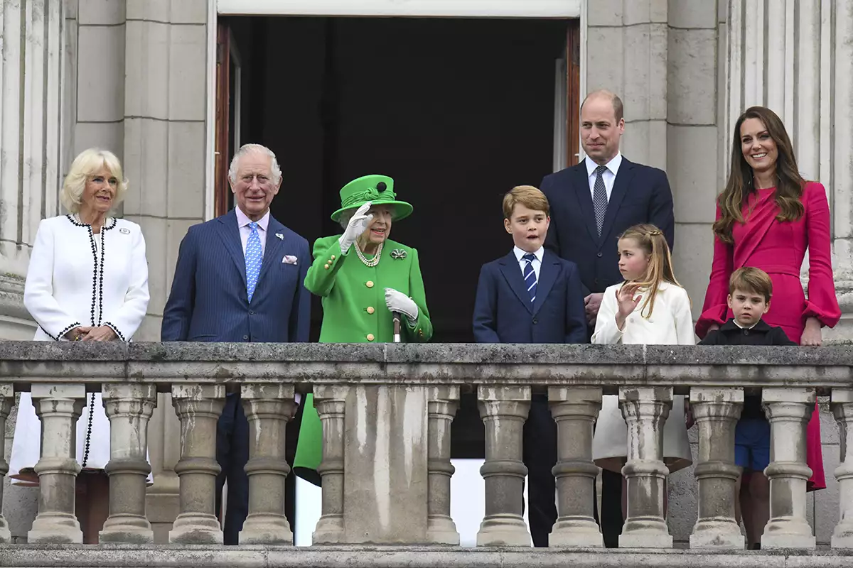 Queen Elizabeth II Platinum Jubilee 2022 - Platinum Pageant