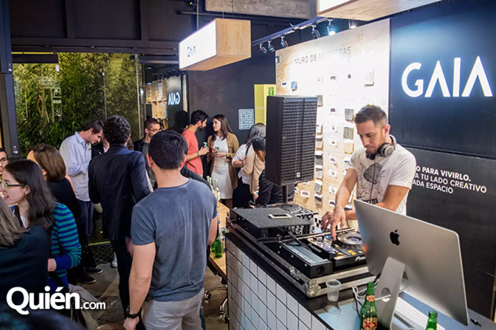 Los invitados disfrutaron de la música del DJ Blohm Voss.