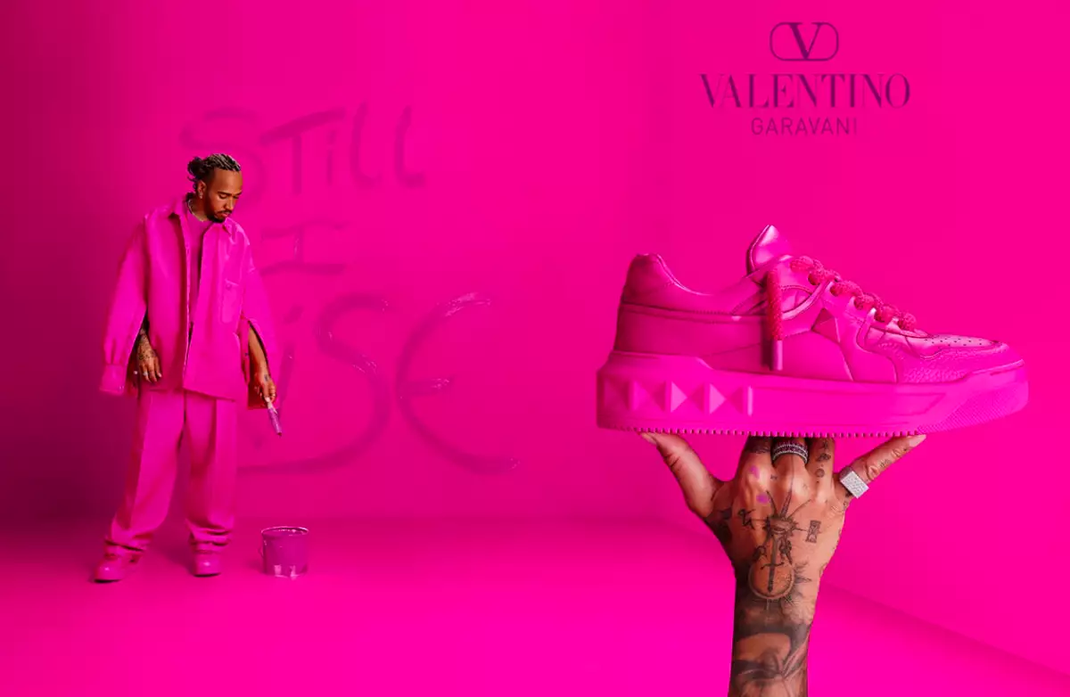 lewis hamilton valentino pink campaña rosa