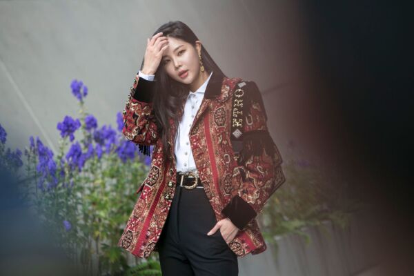 Street Style - Seoul Fashion Week 2020 S/S - Day 5