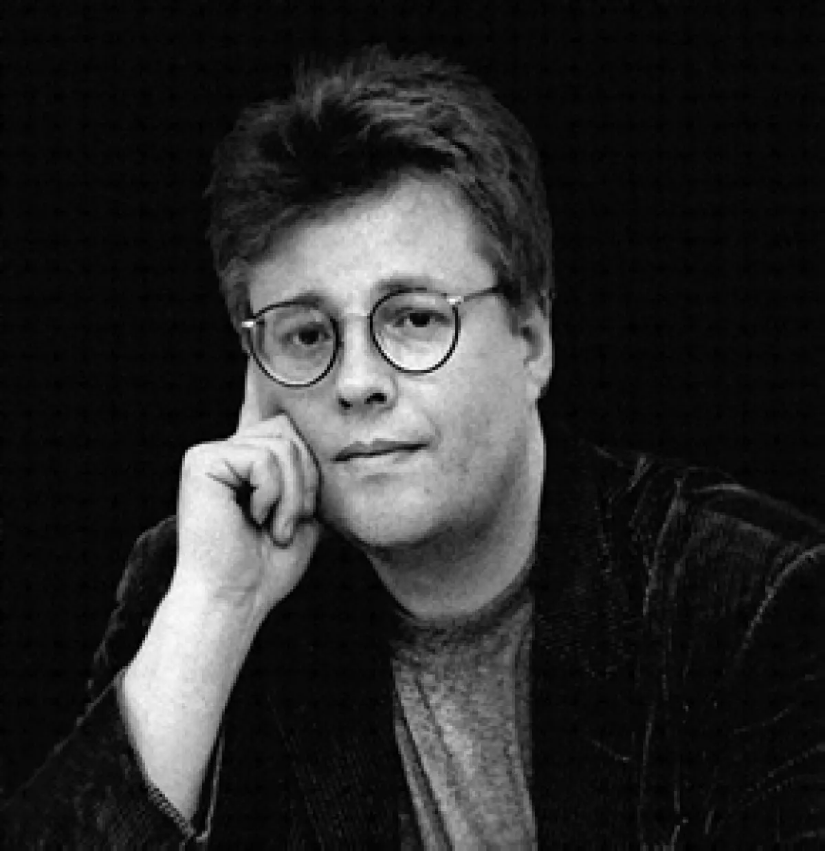 Stieg Larsson murió a los 50 años a raíz de una crisis cardiaca en noviembre de 2004.