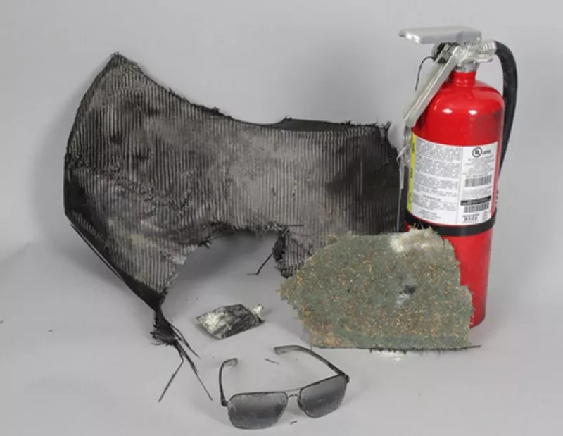Un vendedor anónimo ha puesto a la venta las gafas y un extintor que encontró donde murió el actor. Parte de lo recaudado irá destinado a la fundación 'Save the Mustangs'.