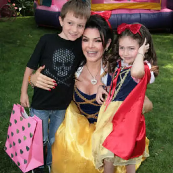 Nicolas Peralta, Mariana Peralta, Mariana Peralta