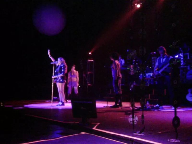 La cantante mexicana inició la primera fase de su gira de conciertos Gran City Pop, que la llevará a Estados Unidos, América Latina y el Caribe.