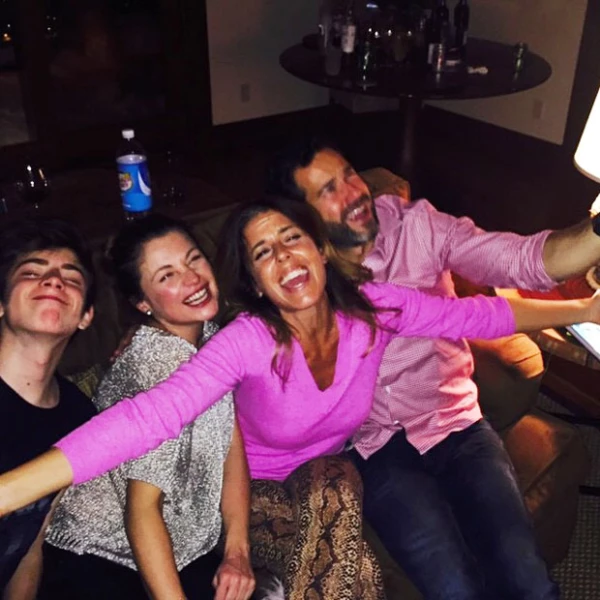 Hace un año Ludwika y Emiliano pasaron Año Nuevo junto con Maki Soler; en la foto que publicó la actriz parece ser que también está Nicolás.
