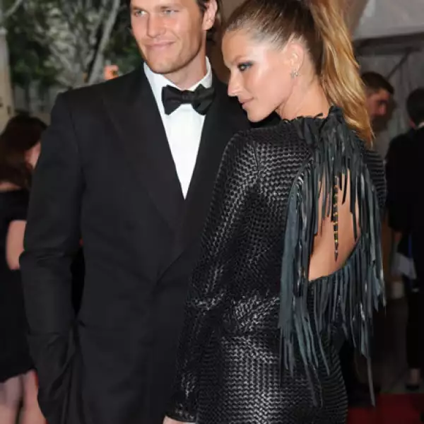 GISELE BÜNDCHEN Y TOM BRADY. Ambos son unos verdaderos `suertudos´. Él es el jugador más atractivo de la NFL y la brasileña es la favorita de las firmas de lencería por su impecable figura.