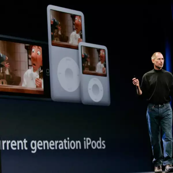 <B>2008.</B> Su dramática pérdida de peso revela que su salud no está al 100%. Confirma que tiene un `bicho extraño´ pero que no ha recaído al cáncer.