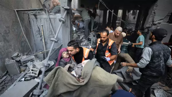 Hamas reporta más de 80 muertos en ataque israelí a centro de refugiados